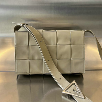 商品名称：ボッテガヴェネタ BOTTEGAVENETA aj-BOV667298MB  2023年最新入荷 ザ カセット 斜め掛け ショルダーバッグ クロスボディバッグ スクエアバッグ