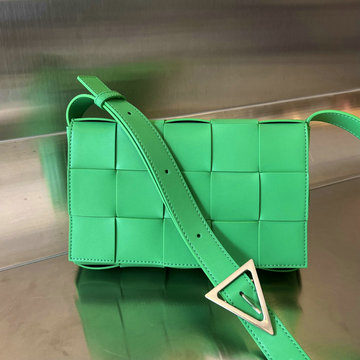 商品名称：ボッテガヴェネタ BOTTEGAVENETA aj-BOV708768GL 2023年最新入荷 ザ カセット 斜め掛け ショルダーバッグ クロスボディバッグ スクエアバッグ