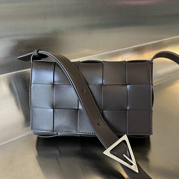 商品名称：ボッテガヴェネタ BOTTEGAVENETA aj-BOV708768SK 2023年最新入荷 ザ カセット 斜め掛け ショルダーバッグ クロスボディバッグ スクエアバッグ