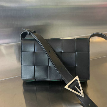 商品名称：ボッテガヴェネタ BOTTEGAVENETA aj-BOV708768BK 2023年最新入荷 ザ カセット 斜め掛け ショルダーバッグ クロスボディバッグ スクエアバッグ