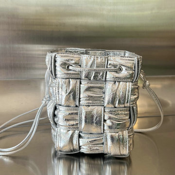 商品名称：ボッテガヴェネタ BOTTEGAVENETA aj-BOV717187YS 2023年最新入荷 スモール カセット バケットバッグ 斜め掛け ショルダーバッグ クロスボディバッグ