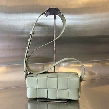 商品名称：ボッテガヴェネタ BOTTEGAVENETA aj-BOV729251QG 2023年最新入荷 スモール ブリック カセット 斜め掛け ショルダーバッグ スクエアバッグ クロスボディバッグ