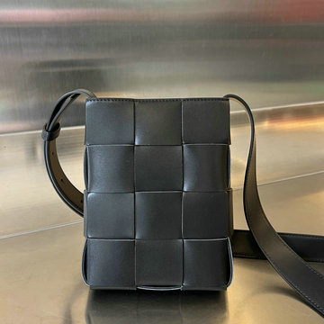 商品名称：ボッテガヴェネタ BOTTEGAVENETA aj-BOV729298QBK 2023年最新入荷 カセット ミニ クロスボディバッグ 斜め掛け ショルダーバッグ スクエアバッグ