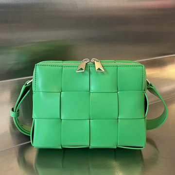 商品名称：ボッテガヴェネタ BOTTEGAVENETA aj-BOV730027GL 2023年最新入荷 カセット カメラバッグ 斜め掛け ショルダーバッグ スクエアバッグ