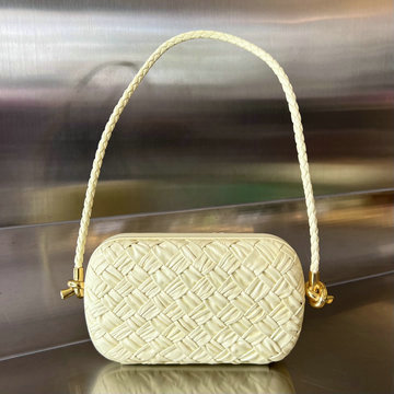 商品名称：ボッテガヴェネタ BOTTEGAVENETA aj-BOV717623ZQY 2023年最新入荷 ノット クラッチバッグ 手持ちかばん イブニングバッグ ストラップが付き