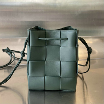 ボッテガヴェネタ BOTTEGAVENETA aj-BOV680218QSG 2023年最新入荷 スモール カセット バゲットバッグ 斜め掛け ショルダーバッグ クロスボディバッグ