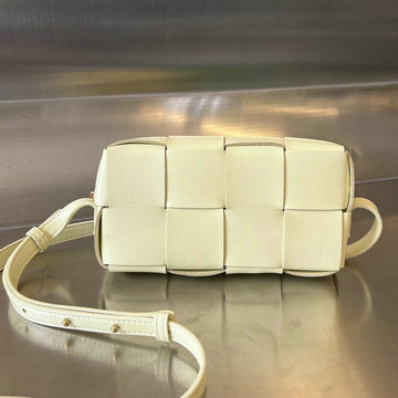 ボッテガヴェネタ BOTTEGAVENETA aj-BOV755031QX 2023年最新入荷 カセット ミニ クロスボディバッグ 斜め掛け ショルダーバッグ クロスボディバッグ