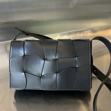 商品名称：ボッテガヴェネタ BOTTEGAVENETA aj-BOV755161BK  2023年最新入荷 カセット クロスボディバッグ 斜め掛け ショルダーバッグ クロスボディバッグ