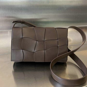 ボッテガヴェネタ BOTTEGAVENETA aj-BOV755161SK  2023年最新入荷 カセット クロスボディバッグ 斜め掛け ショルダーバッグ クロスボディバッグ