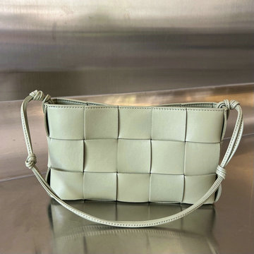 商品名称：ボッテガヴェネタ BOTTEGAVENETA aj-BOV730543QH 2023年最新入荷 カセット ストラップ ポーチ 斜め掛け ショルダーバッグ スクエアバッグ