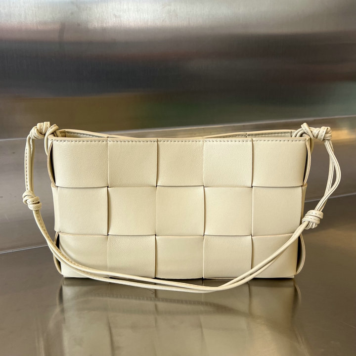 商品名称：ボッテガヴェネタ BOTTEGAVENETA aj-BOV730543QX 2023年最新入荷 カセット ストラップ ポーチ 斜め掛け ショルダーバッグ スクエアバッグ
