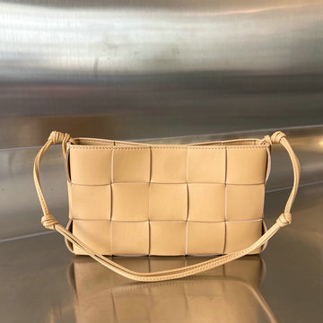 商品名称：ボッテガヴェネタ BOTTEGAVENETA aj-BOV730543XS 2023年最新入荷 カセット ストラップ ポーチ 斜め掛け ショルダーバッグ スクエアバッグ