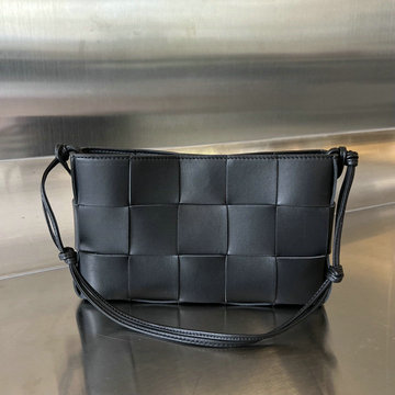 商品名称：ボッテガヴェネタ BOTTEGAVENETA aj-BOV730543BK 2023年最新入荷 カセット ストラップ ポーチ 斜め掛け ショルダーバッグ スクエアバッグ