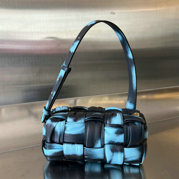 商品名称：ボッテガヴェネタ BOTTEGAVENETA aj-BOV736233CKL 2023年最新入荷 スモール ブリック カセット フラップバッグ スクエアバッグ 斜め掛け ショルダーバッグ