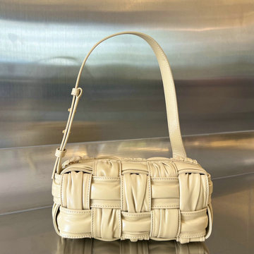 商品名称：ボッテガヴェネタ BOTTEGAVENETA aj-BOV736233QX 2023年最新入荷 スモール ブリック カセット フラップバッグ スクエアバッグ 斜め掛け ショルダーバッグ