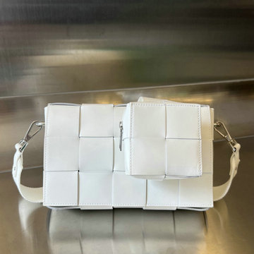 商品名称：ボッテガヴェネタ BOTTEGAVENETA aj-BOV741777BS  2023年最新入荷 バーサタイル ストラップ カセット 斜め掛け ショルダーバッグ クロスボディバッグ