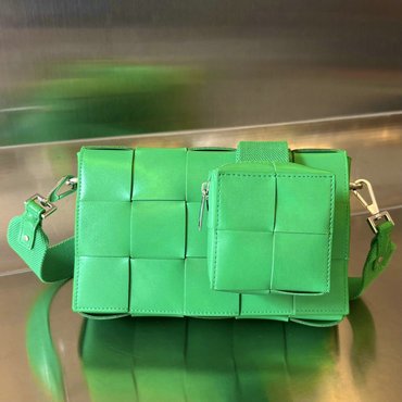 商品名称：ボッテガヴェネタ BOTTEGAVENETA aj-BOV741777GL 2023年最新入荷 バーサタイル ストラップ カセット 斜め掛け ショルダーバッグ クロスボディバッグ