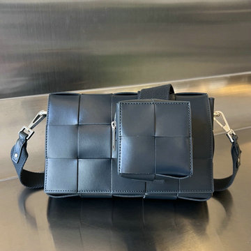 商品名称：ボッテガヴェネタ BOTTEGAVENETA aj-BOV741777SL 2023年最新入荷 バーサタイル ストラップ カセット 斜め掛け ショルダーバッグ クロスボディバッグ