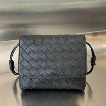 ボッテガヴェネタ BOTTEGAVENETA aj-BOV741897BK 2023年最新入荷 ミニ イントレチャート クロスボディバッグ 斜め掛け ショルダーバッグ レディースかばん