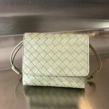 商品名称：ボッテガヴェネタ BOTTEGAVENETA aj-BOV741897QG 2023年最新入荷 ミニ イントレチャート クロスボディバッグ 斜め掛け ショルダーバッグ レディースかばん