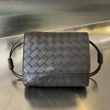 商品名称：ボッテガヴェネタ BOTTEGAVENETA aj-BOV741897SK  2023年最新入荷 ミニ イントレチャート クロスボディバッグ 斜め掛け ショルダーバッグ レディースかばん