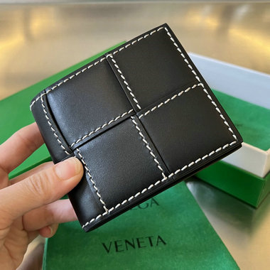 商品名称：ボッテガヴェネタ BOTTEGAVENETA aj-BOV743004BK 2023年最新入荷 カセット 二つ折り短財布 ショートウォレット カード入れ 札入れ