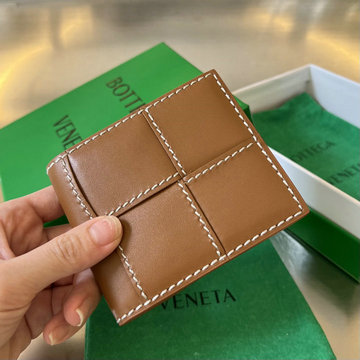 商品名称：ボッテガヴェネタ BOTTEGAVENETA aj-BOV743004ZS  2023年最新入荷 カセット 二つ折り短財布 ショートウォレット カード入れ 札入れ