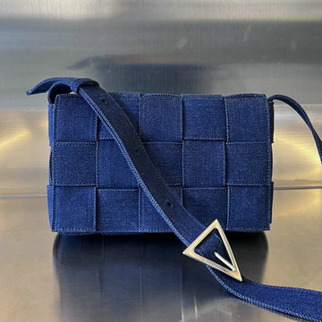 ボッテガヴェネタ BOTTEGAVENETA aj-BOV744020NLS 2023年最新入荷 スモール カセット フラップバッグ スクエア 斜め掛け ショルダーバッグ クロスボディバッグ