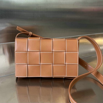 商品名称：ボッテガヴェネタ BOTTEGAVENETA aj-BOV758105PZS 2023年最新入荷 カセット 斜め掛け ショルダーバッグ クロスボディバッグフラップバッグ レザー
