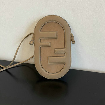 フェンディ FENDI BXN-FD83391KQ 2023年最新入荷 携帯電話ポーチ スリム クラッチバッグ 斜め掛け ショルダーバッグ クロスボディバッグ