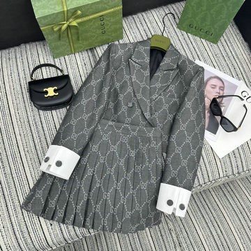 グッチ GUCCI JS-TZGG24004 2024年秋冬最新入荷 レディース セットアップ ダブルブレスト ジャケット プリーツスカート ミニスカート グレー