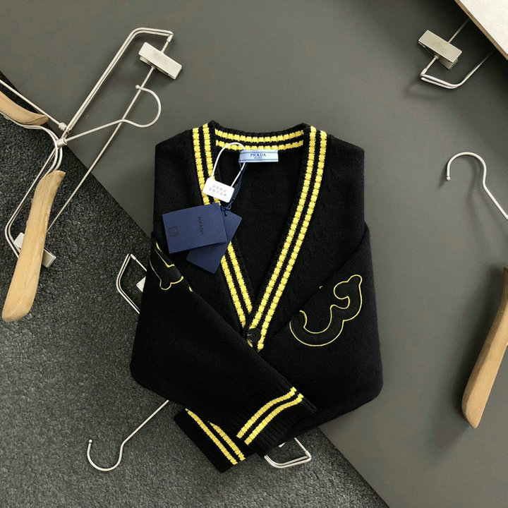 商品名称：プラダ PRADA  2024年秋冬最新入荷 Vネック ボタンカーディガン ロングスリーブセーター メンズ