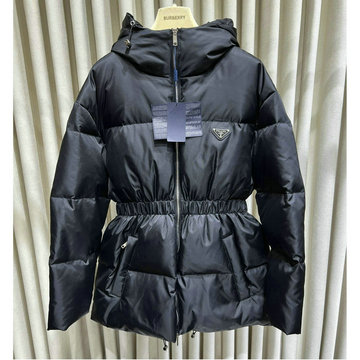 商品名称：プラダ PRADA 99-YFPD24019 2024年秋冬最新入荷 ダウンジャケット アウター フード付き トライアングルロゴ レディース コート