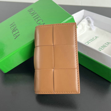 商品名称：ボッテガヴェネタ BOTTEGAVENETA aj-BOV649602PZH 2024年最新入荷 カセット フラップカードケース 二つ折り パスポートケース イントレチャートレザー
