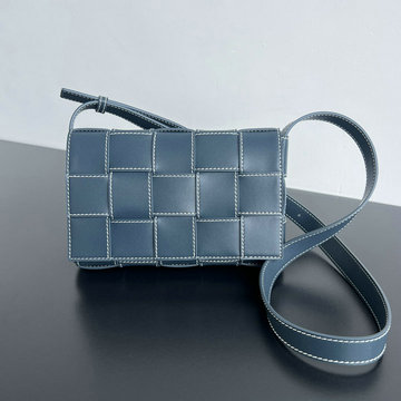 商品名称：ボッテガヴェネタ BOTTEGAVENETA aj-BOV758105PBL  2024年最新入荷 カセット イントレチャートレザー クロスボディバッグ ショルダーバッグ