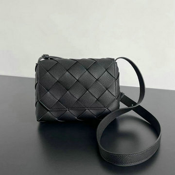 商品名称：ボッテガヴェネタ BOTTEGAVENETA aj-BOV795637BK　2024年最新入荷 ディアゴ クロスボディバッグ メンズ レディース ショルダーバッグ イントレチャートグレインレザー