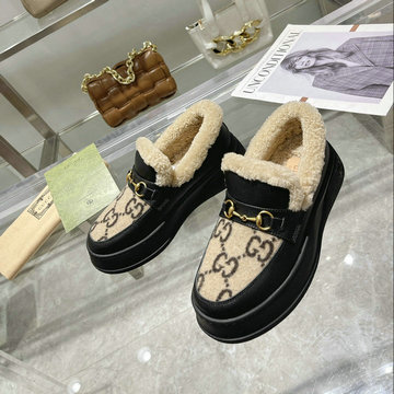 グッチ GUCCI 26-GGJ24017B 2024年秋冬最新入荷 ホースビットローファー レディース ムートン フラットシューズ 靴 レザー