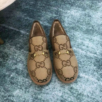 グッチ GUCCI 26-GGJ24018B 2024年秋冬最新入荷 ホースビットローファー レディース ムートン フラットシューズ 靴 レザー