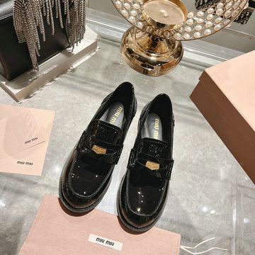 ミュウミュウ MIUMIU  26-MMJ24014Q 2024年秋冬最新入荷 ロゴプレート スリッポン ペニー ローファー レディース シューズ 靴 レザー ラウンド トウ