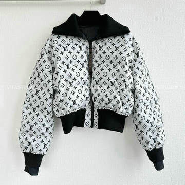 商品名称：ルイヴィトン LOUISVUITTON XG-YFLV24002 2024年秋冬最新入荷 新作 LV SKI 3Dモノグラムクロップパファジャケット ロングスリーブ ダウンジャケット