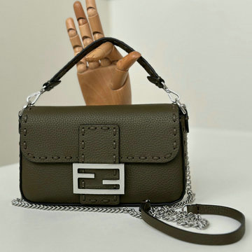 フェンディ FENDI 168-FD8BS017LSG 2024年最新入荷 バゲット ミニ チェーン ショルダーバッグ レディース