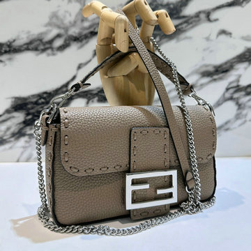 フェンディ FENDI 168-FD8BS017LHS 2024年最新入荷 バゲット ミニ チェーン ショルダーバッグ レディース