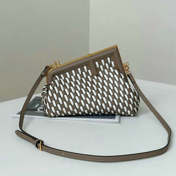 フェンディ FENDI 168-FD8BP129ZPHB 2024年最新入荷 ファースト スモール クラッチバッグ ショルダーバッグ レディース