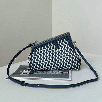 フェンディ FENDI 168-FD8BP129ZPLB  2024年最新入荷 ファースト スモール クラッチバッグ ショルダーバッグ レディース