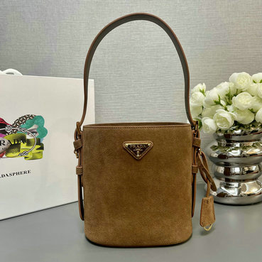 商品名称：プラダ PRADA GH-PD1BE078RKF  2024年最新入荷 ミニ スエード バケットバッグ ショルダーバッグ トートバッグ レディース