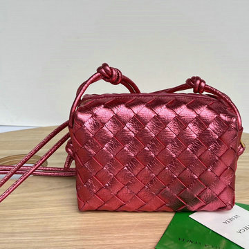 ボッテガヴェネタ BOTTEGAVENETA aj-BOV680254LMH  2024年最新入荷 ミニ ループ カメラバッグ 斜め掛け ショルダーバッグ クロスボディバッグ