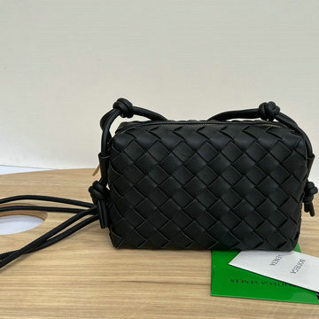 商品名称：ボッテガヴェネタ BOTTEGAVENETA aj-BOV680254PBK 2024年最新入荷 ミニ ループ カメラバッグ 斜め掛け ショルダーバッグ クロスボディバッグ