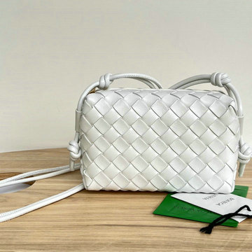 商品名称：ボッテガヴェネタ BOTTEGAVENETA aj-BOV680254PBS  2024年最新入荷 ミニ ループ カメラバッグ 斜め掛け ショルダーバッグ クロスボディバッグ