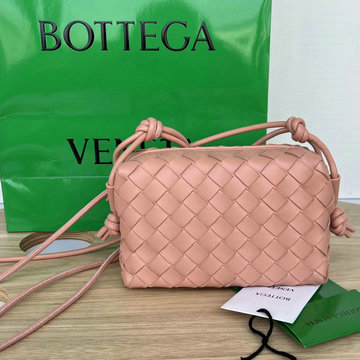 商品名称：ボッテガヴェネタ BOTTEGAVENETA aj-BOV680254PFH 2024年最新入荷 ミニ ループ カメラバッグ 斜め掛け ショルダーバッグ クロスボディバッグ
