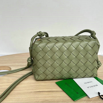 商品名称：ボッテガヴェネタ BOTTEGAVENETA aj-BOV680254PNG 2024年最新入荷 ミニ ループ カメラバッグ 斜め掛け ショルダーバッグ クロスボディバッグ